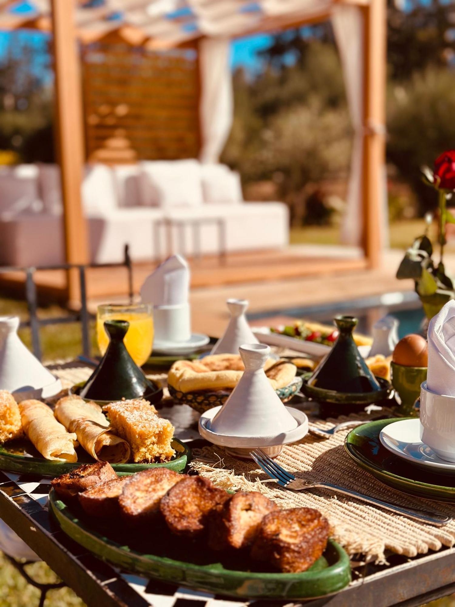 Les Roses By La Siredrah Hotell Ait Bou Zguia Exteriör bild