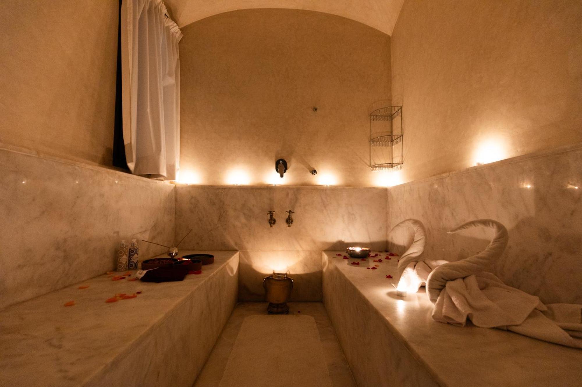 Les Roses By La Siredrah Hotell Ait Bou Zguia Exteriör bild